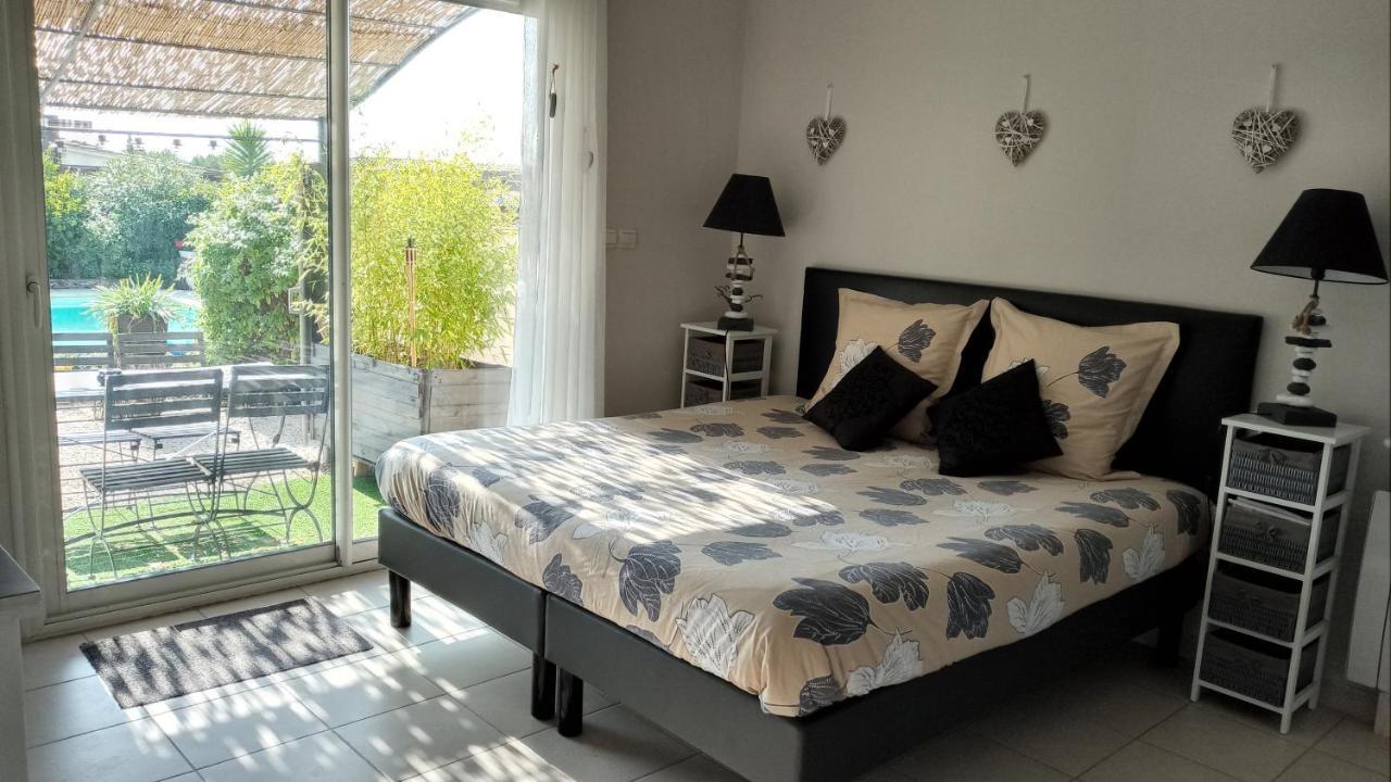 Bed and Breakfast Les Coronilles Beaucaire  Exterior foto
