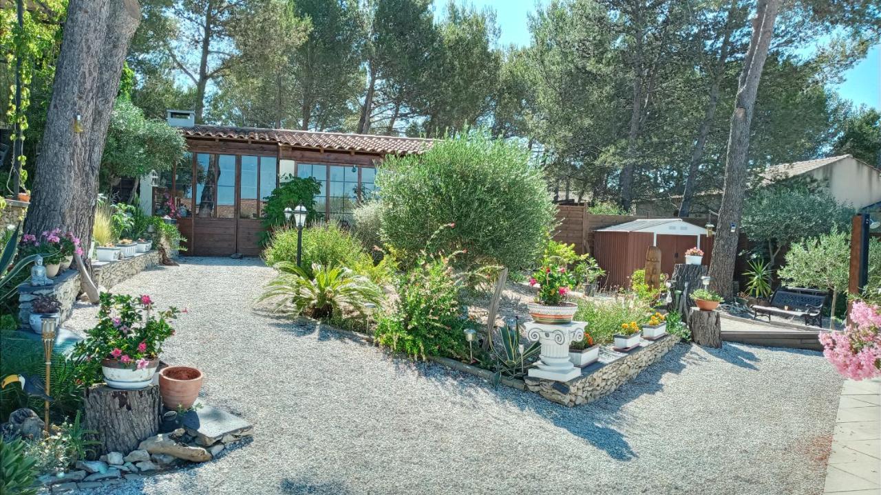 Bed and Breakfast Les Coronilles Beaucaire  Exterior foto
