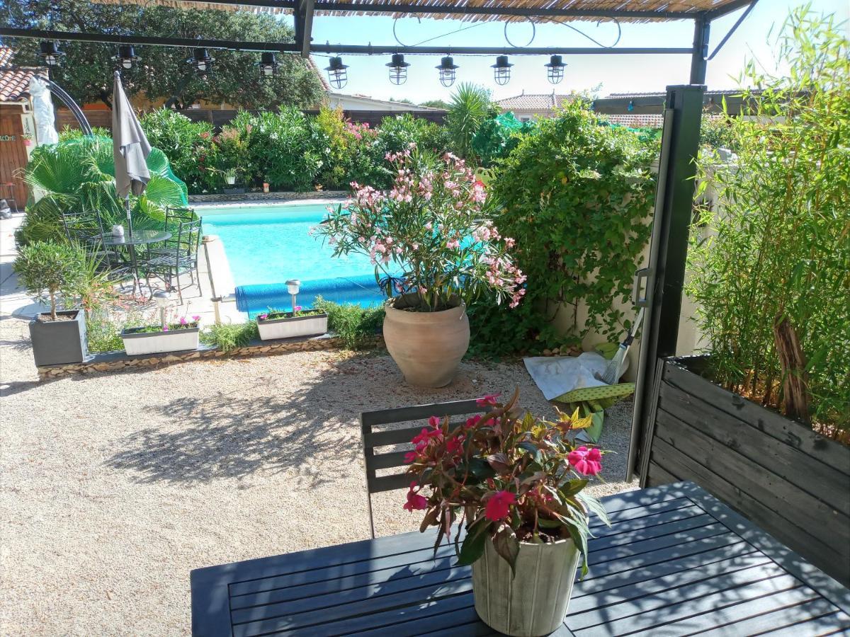 Bed and Breakfast Les Coronilles Beaucaire  Exterior foto
