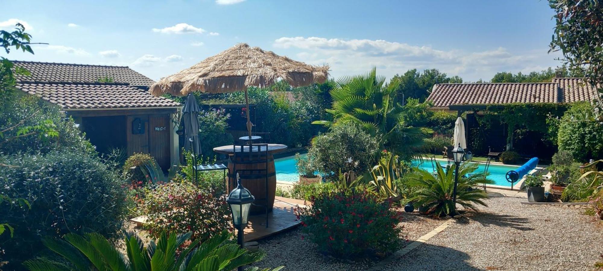 Bed and Breakfast Les Coronilles Beaucaire  Exterior foto